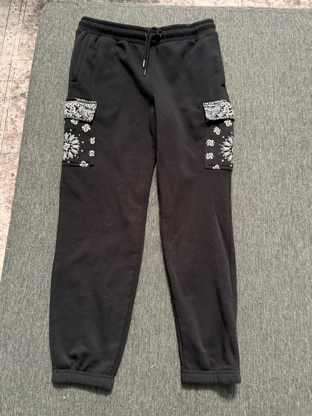 Dogg Supply  Black Cargo Jogger sweats size Large with Bandana Pockets trending